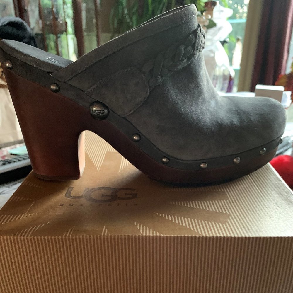 UGGS, Brand new Size 9